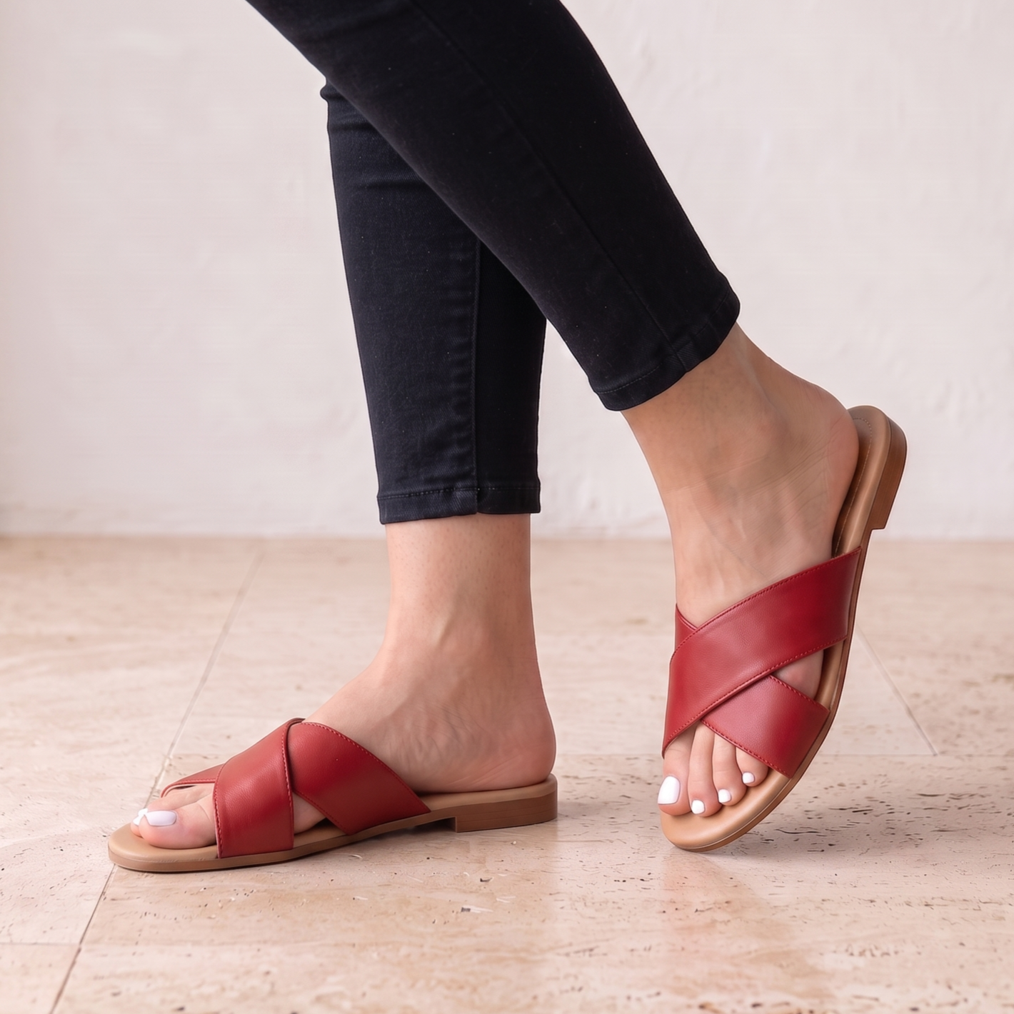 Sandalias Planas de Tiras Cruzadas — Modelo Nadia