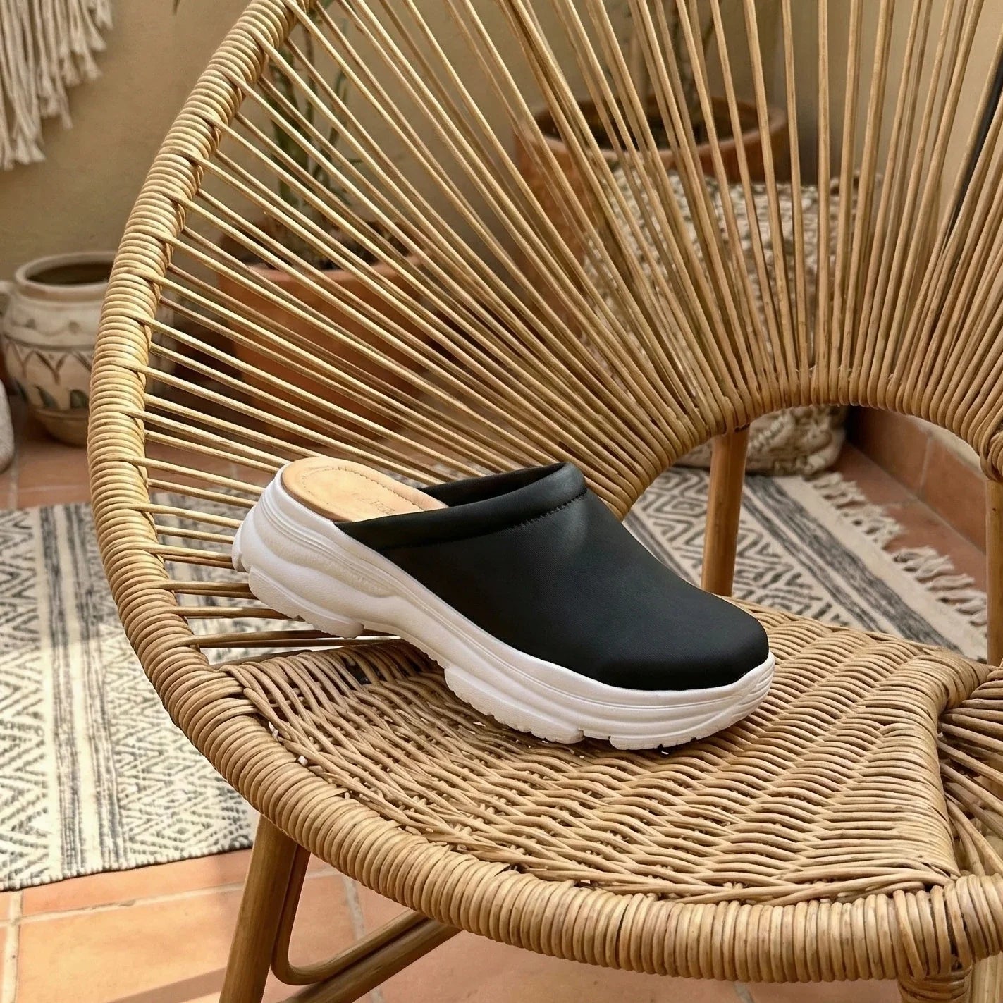Mules de Neopreno con Suela Gruesa — Modelo Oriana