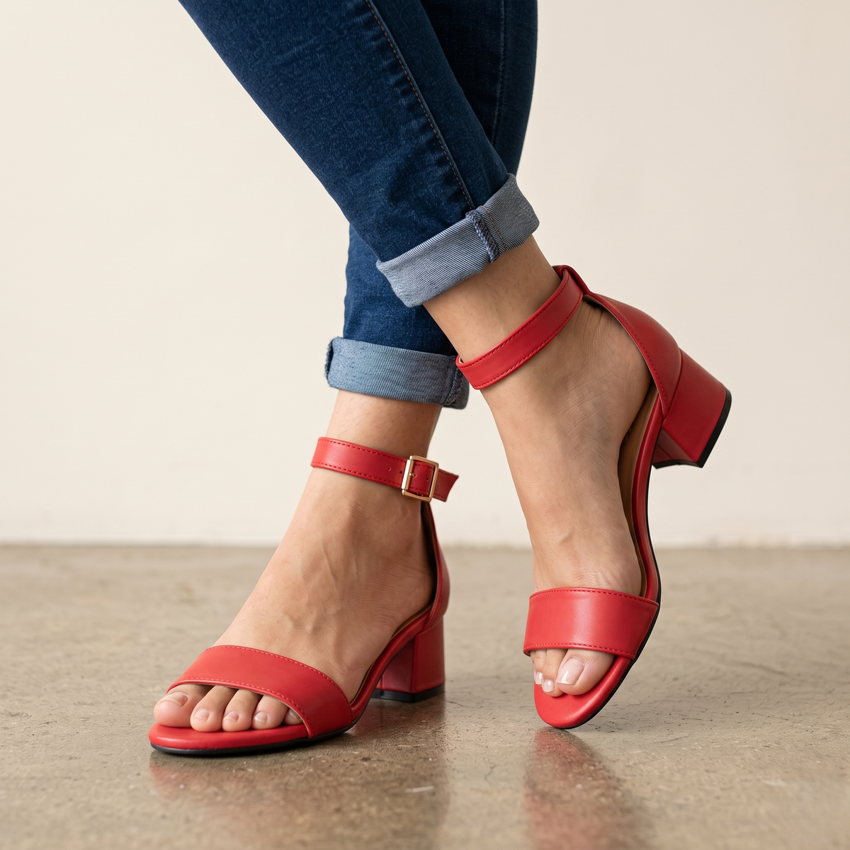 Sandalias de Tacón Bloque con Hebilla — Modelo Dulce