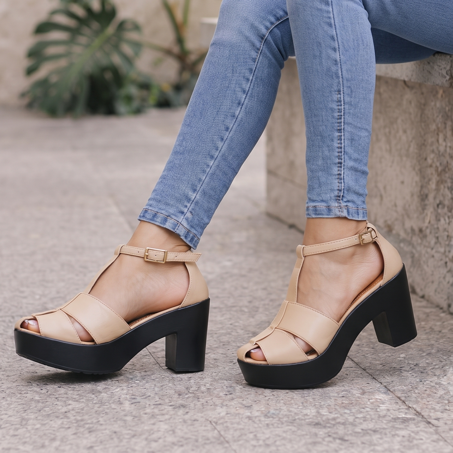 Sandalias T-Strap con Plataforma — Modelo Roxana
