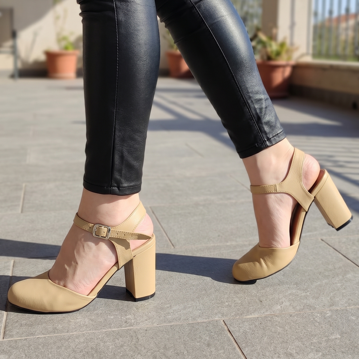 Zapatos de Punta Cerrada con Hebilla — Modelo Betania