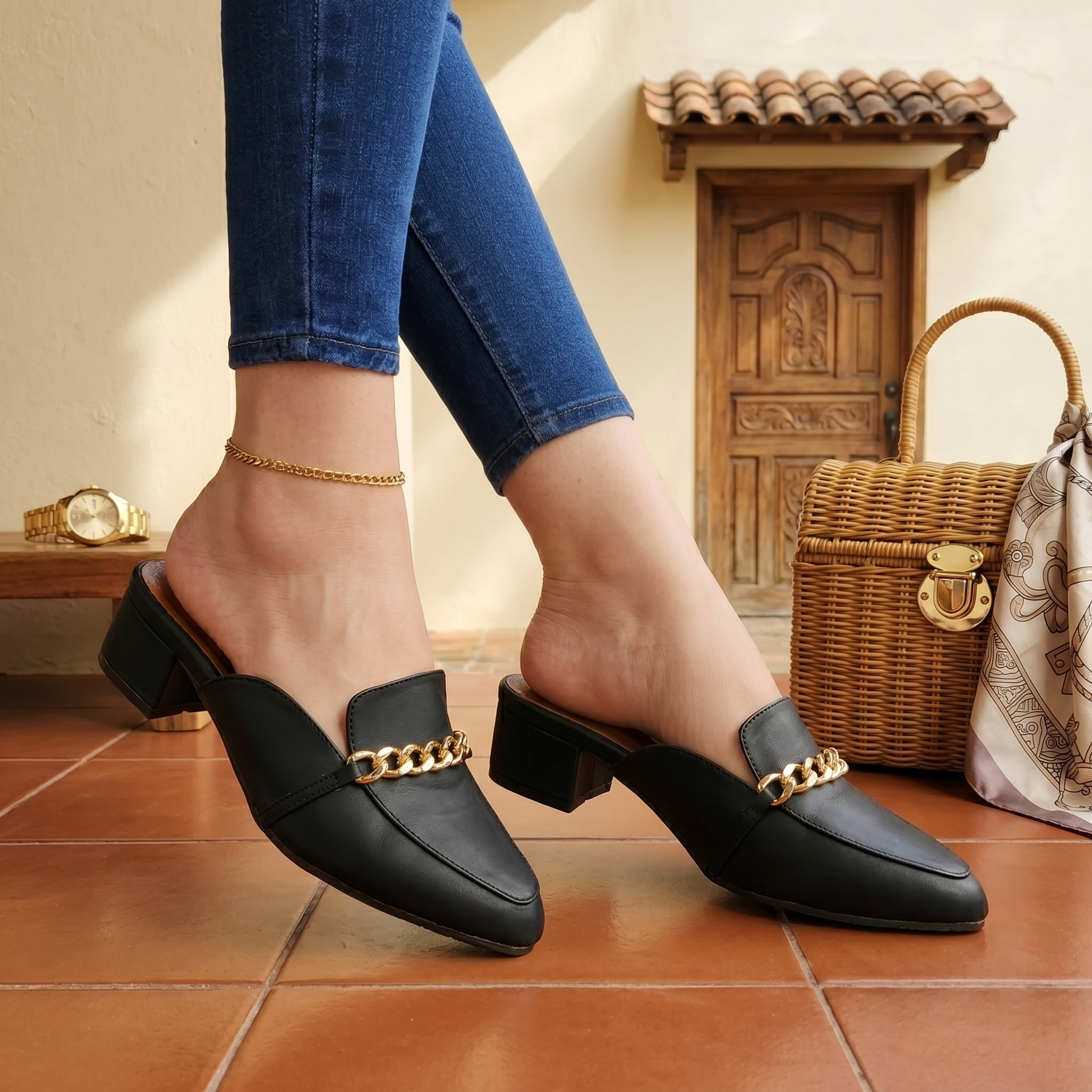 Mules Mocasín con Cadena y Tacón Bajo — Modelo Florencia