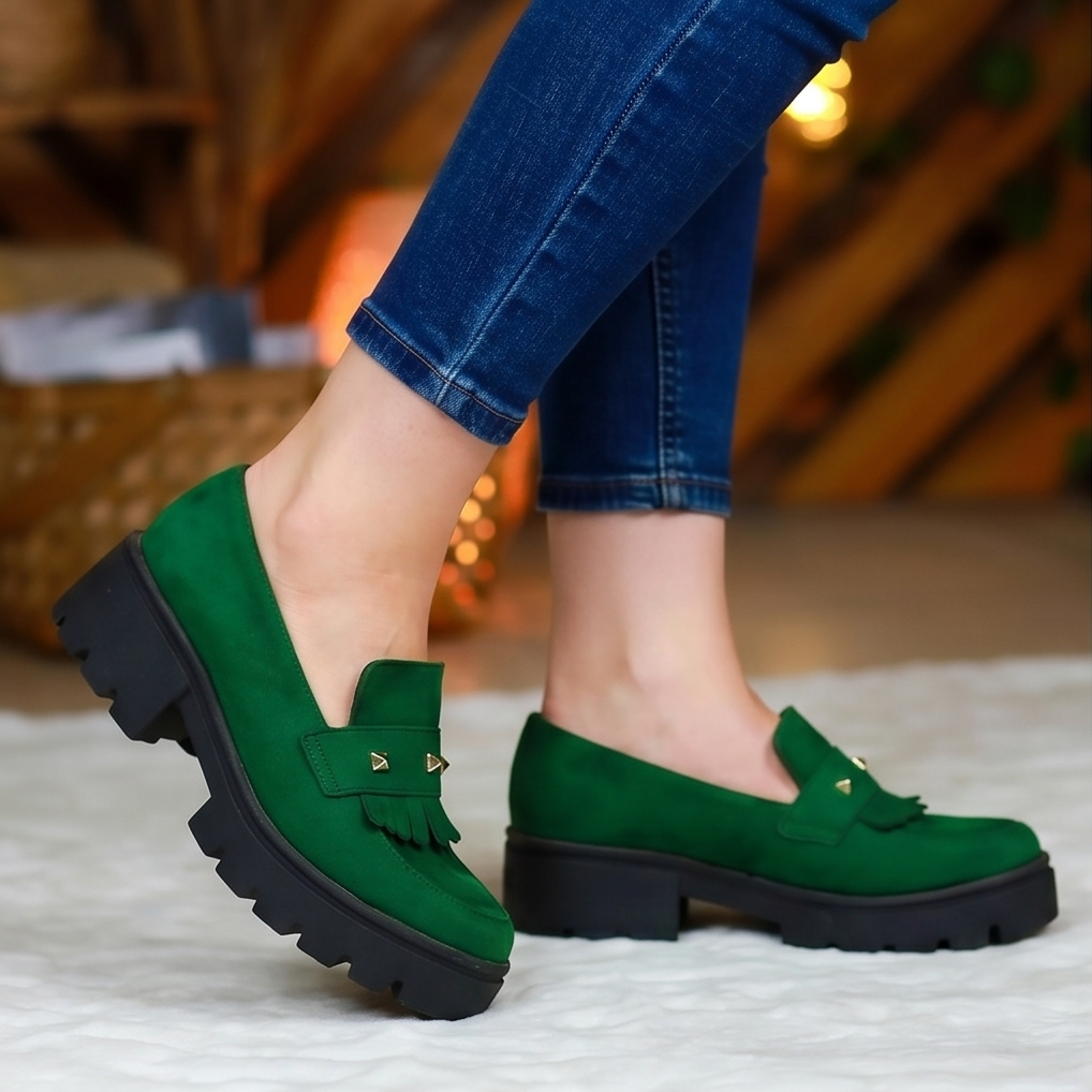 Mocasines con Flecos y Tachuelas — Modelo Sonia