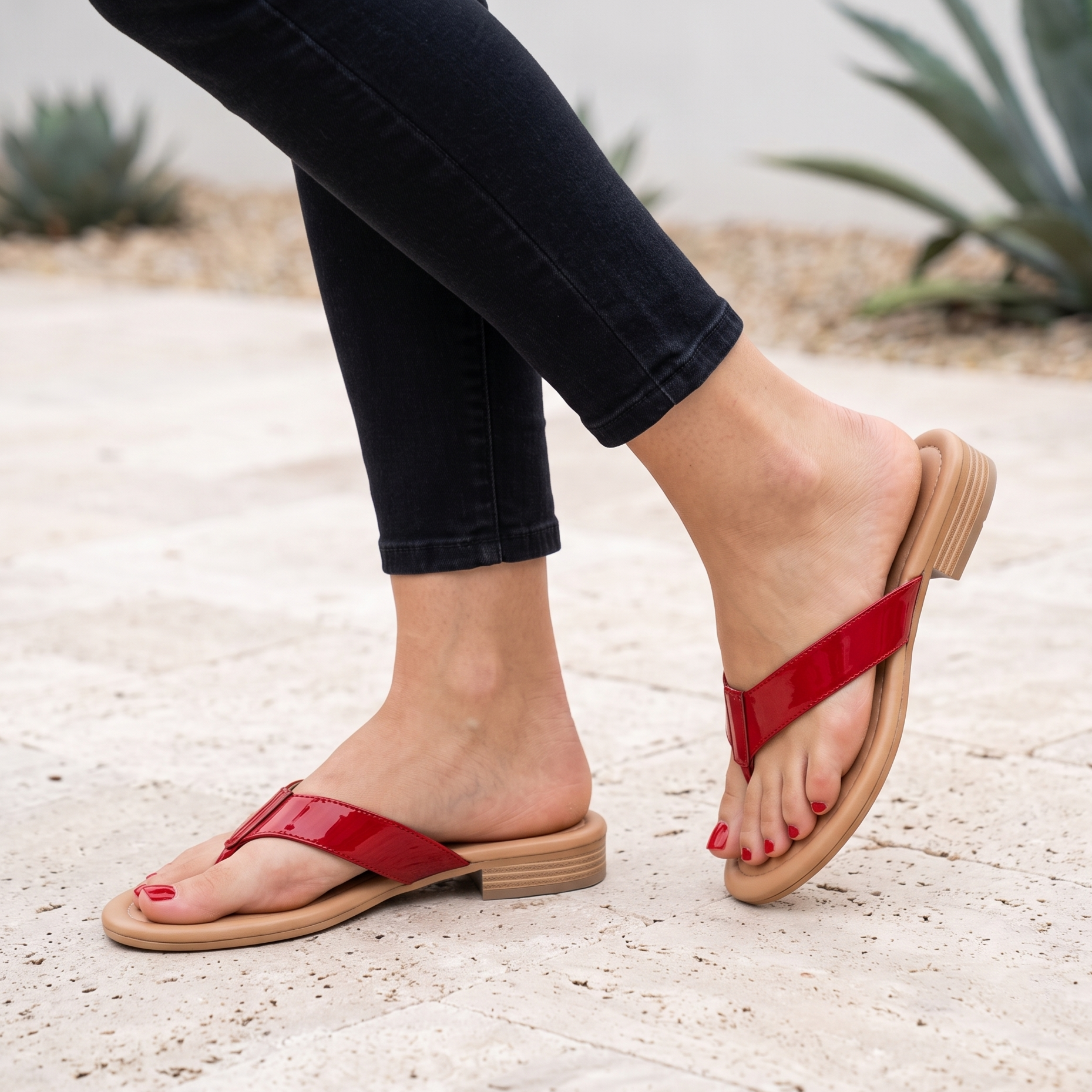 Sandalias de Charol con Tacón Bajo — Modelo Lourdes