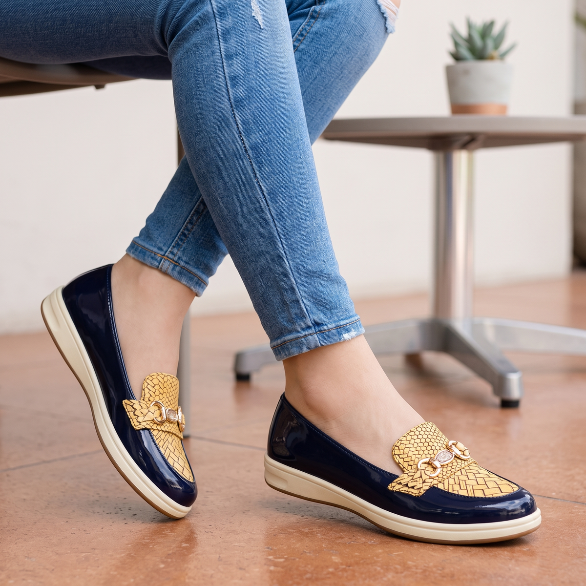 Mocasines Charol con Hebilla Trenzada — Modelo Carmela