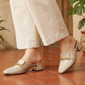 Mules Mocasín con Cadena y Tacón Bajo — Modelo Florencia