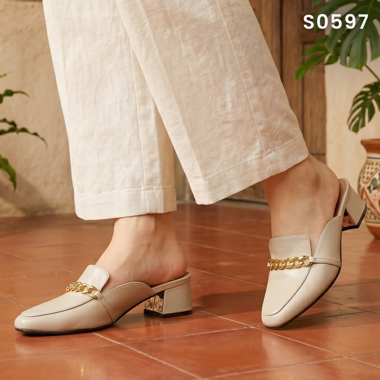 Mules Mocasín con Cadena y Tacón Bajo — Modelo Florencia