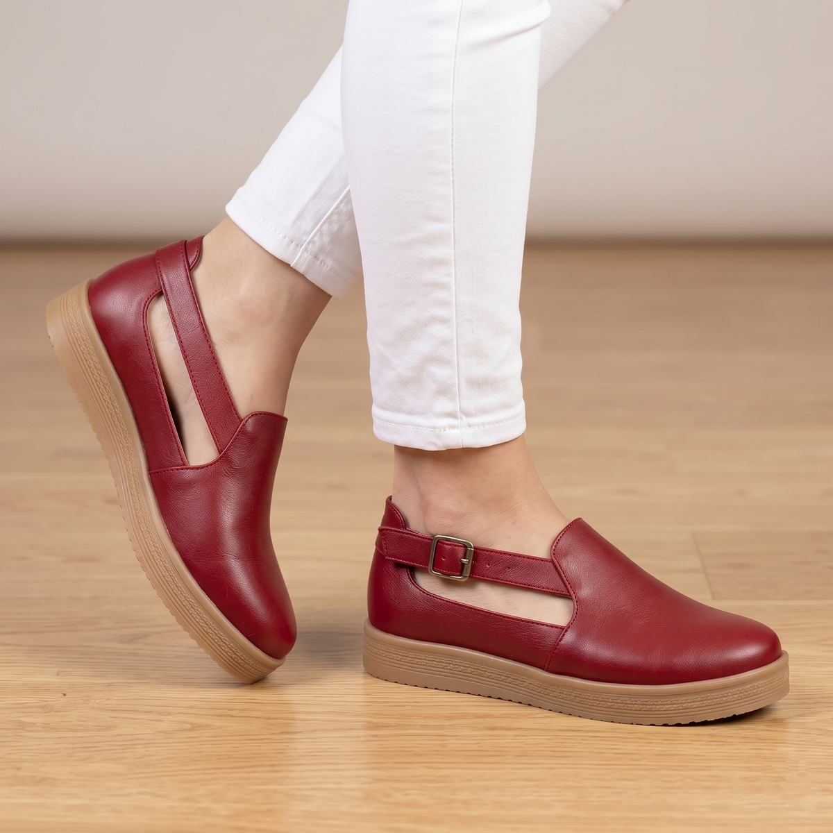 Mocasines con Hebilla y Plataforma — Modelo Keila