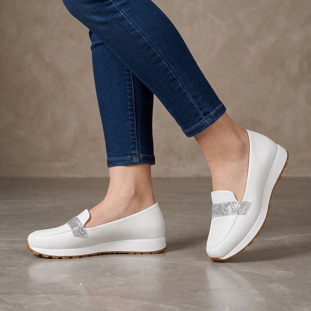 Mocasines con Plataforma y Faja Brillante — Modelo Samantha
