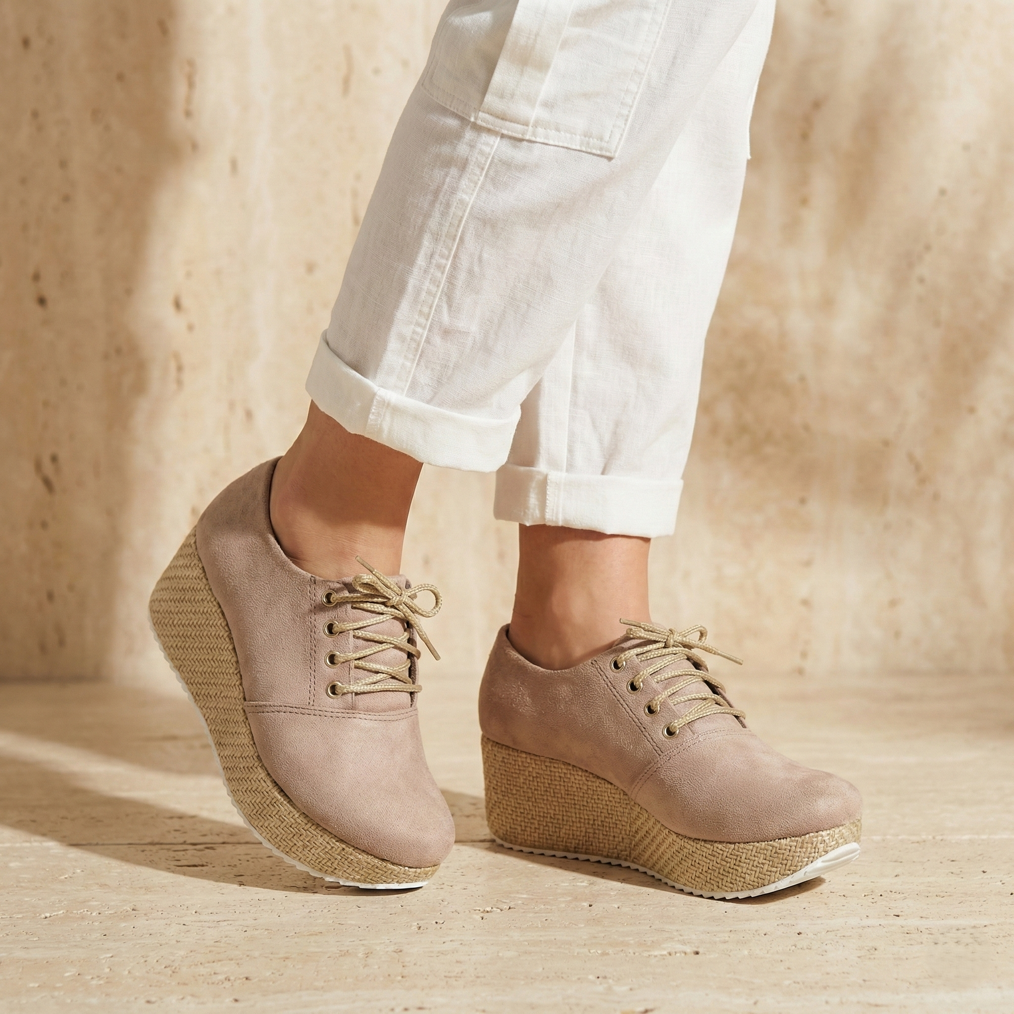 Zapatos de Gamuza con Plataforma Trenzada — Modelo Camelia