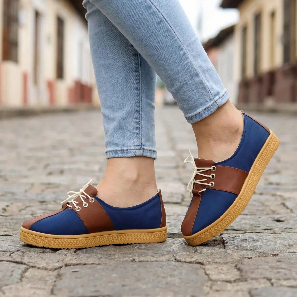 Tenis Bicolor con Cordones — Modelo Silvana