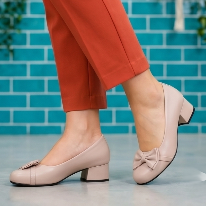 Zapatos de Tacón Cuadrado con Moño — Modelo Cascada