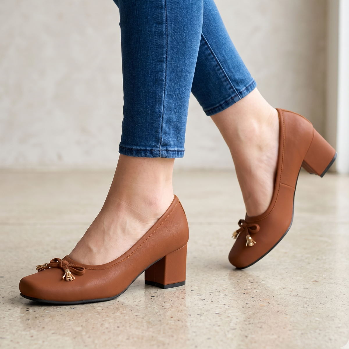 Zapatos con Moño y Dije Metalizado — Modelo Arlet