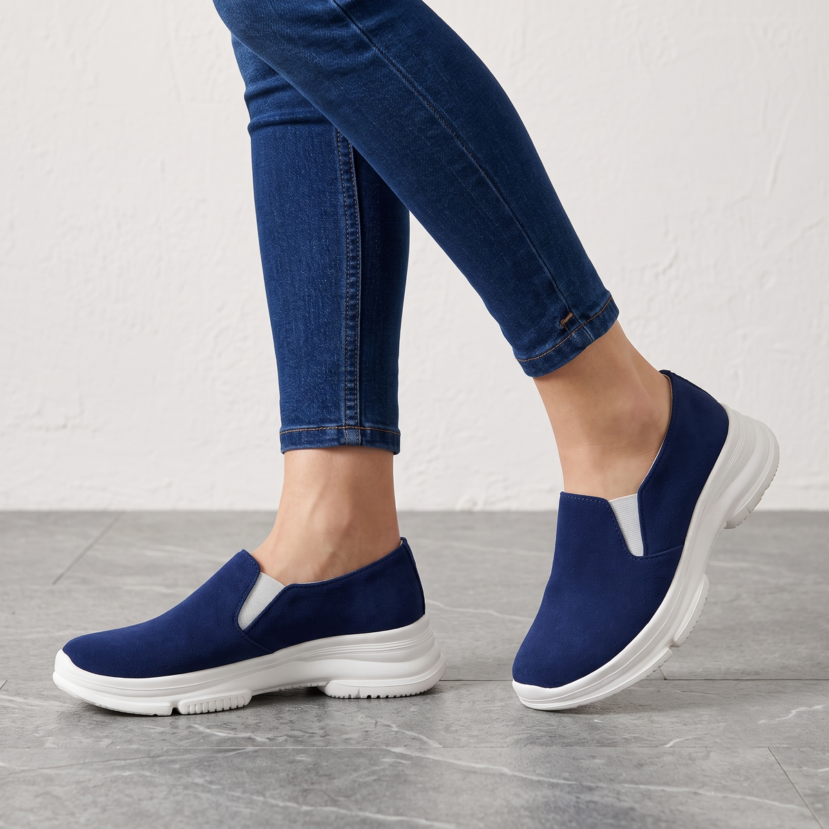 Tenis Slip-On de Gamuza con Plataforma — Modelo Zaira