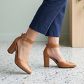 Tacones de Punta Fina con Pulsera — Modelo Soledad