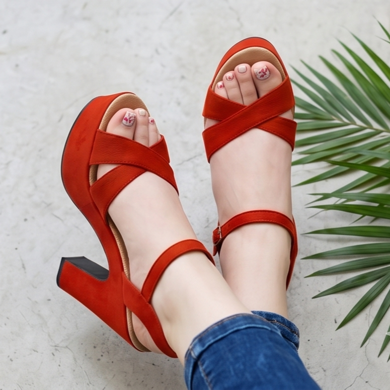 Sandalias de Tiras Cruzadas con Plataforma — Modelo Bianca