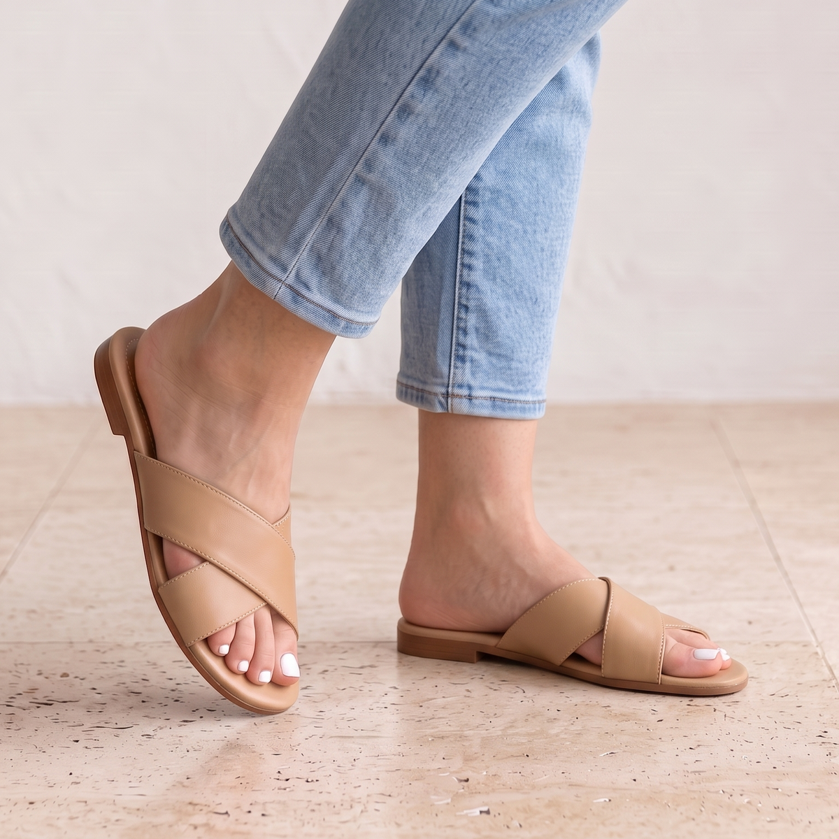 Sandalias Planas de Tiras Cruzadas — Modelo Nadia