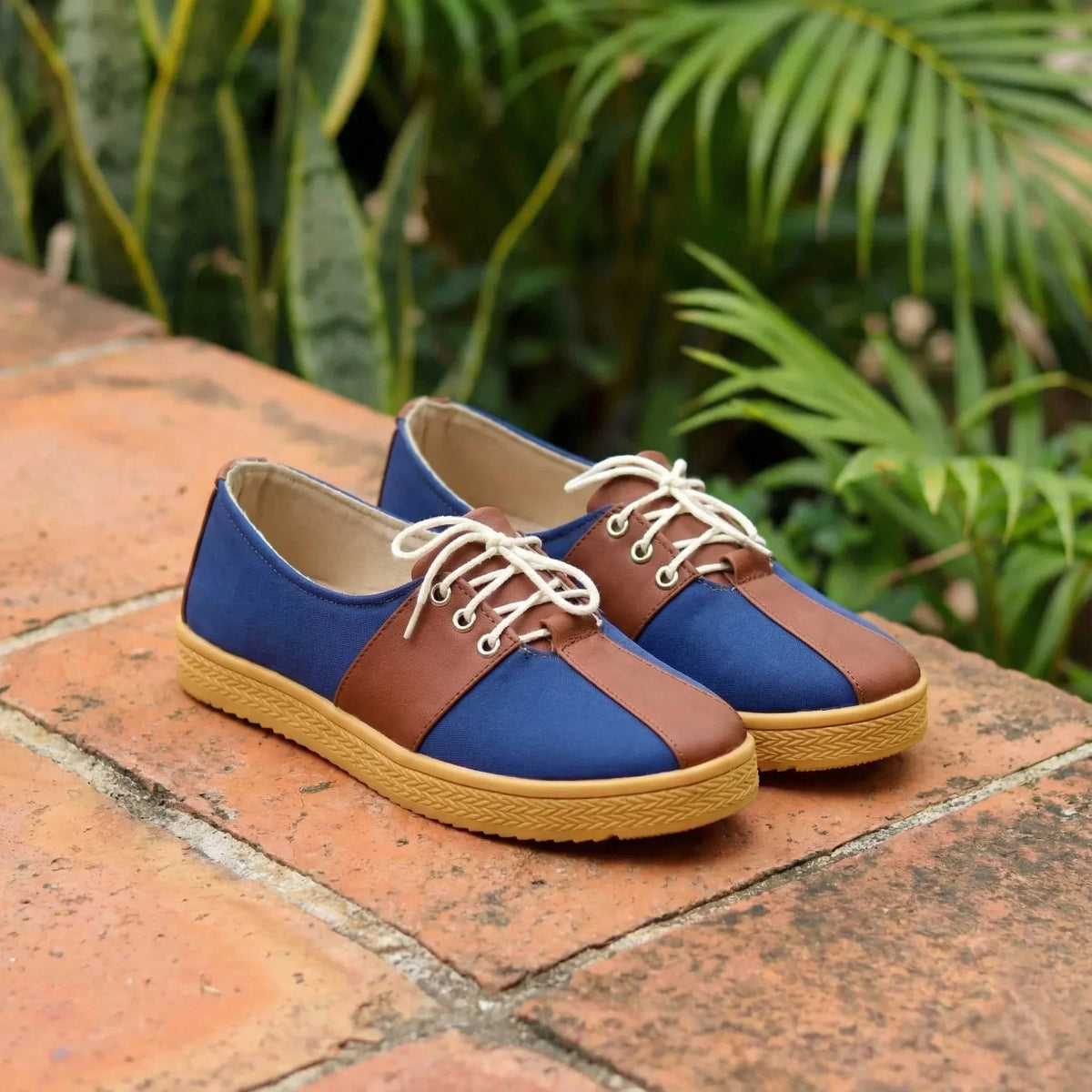 Tenis Bicolor con Cordones — Modelo Silvana