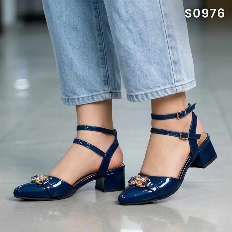 Zapatos de Charol con Correas Cruzadas — Modelo Rafaela