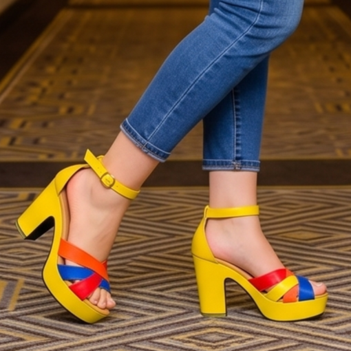 Sandalias de Tiras Trenzadas con Plataforma — Modelo Ana Paula