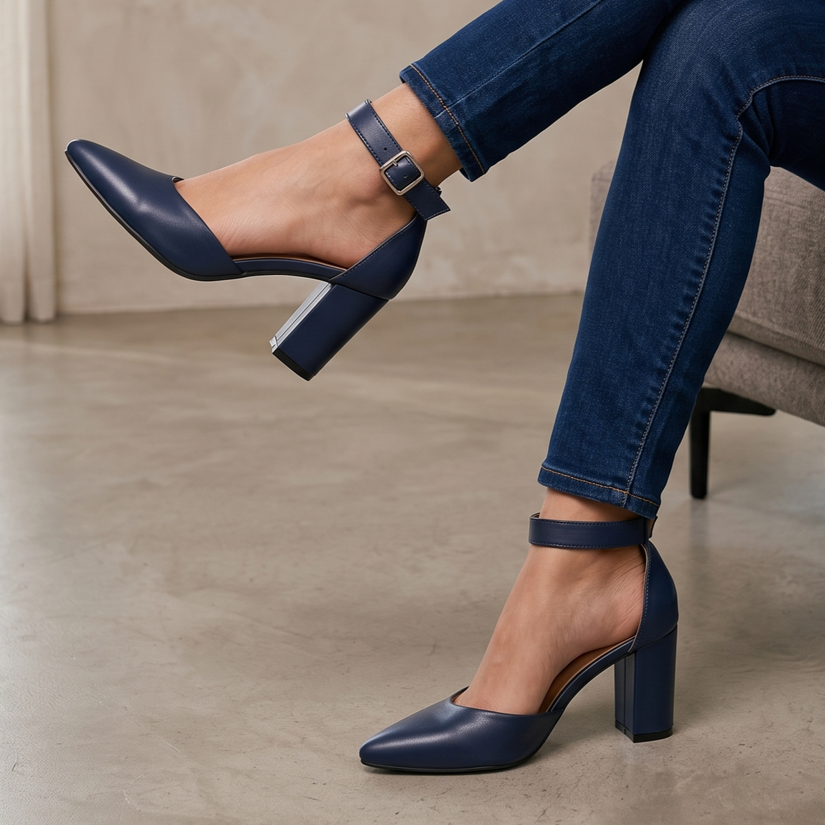 Tacones de Punta Fina con Pulsera — Modelo Soledad