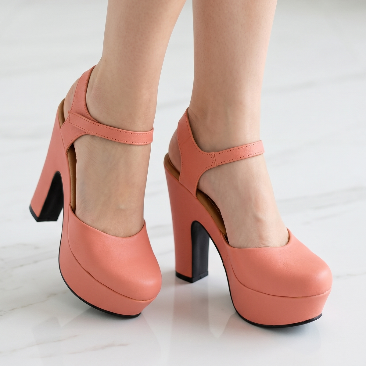 Zapatos de Plataforma con Correa en T — Modelo Zafira