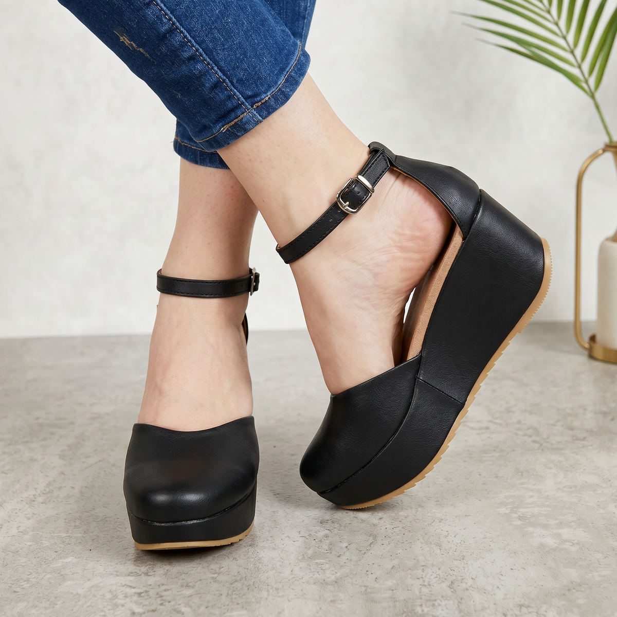 Plataformas de Cuerina con Correa al Tobillo — Modelo Juliana