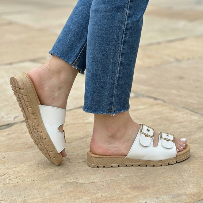Sandalias Planas con Doble Hebilla — Modelo Xenia