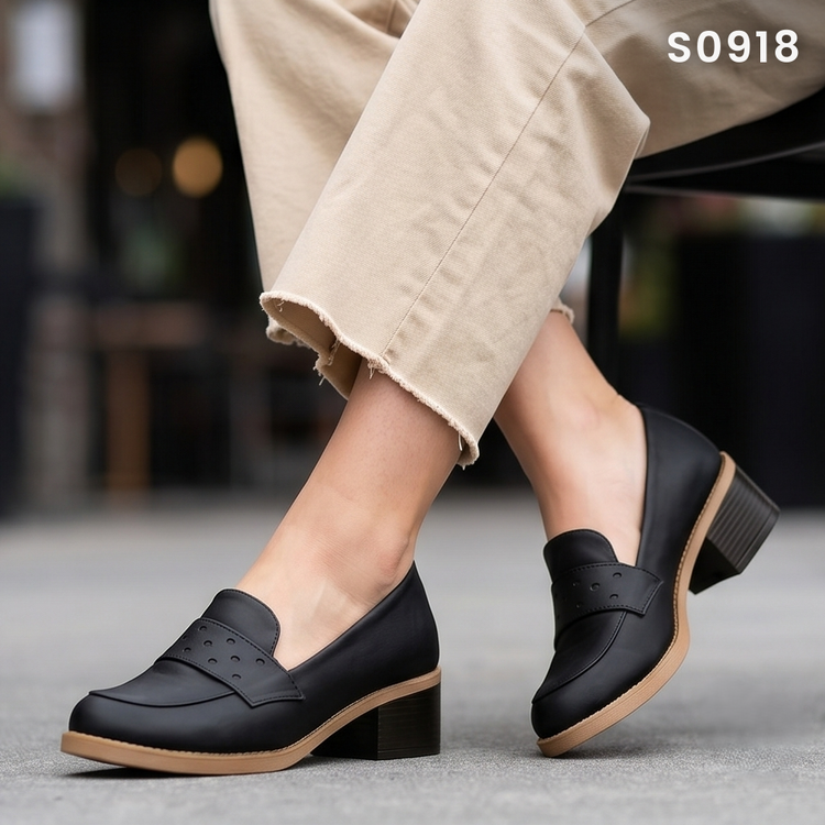 Mocasines de Tacón Grueso con Perforado — Modelo Alba