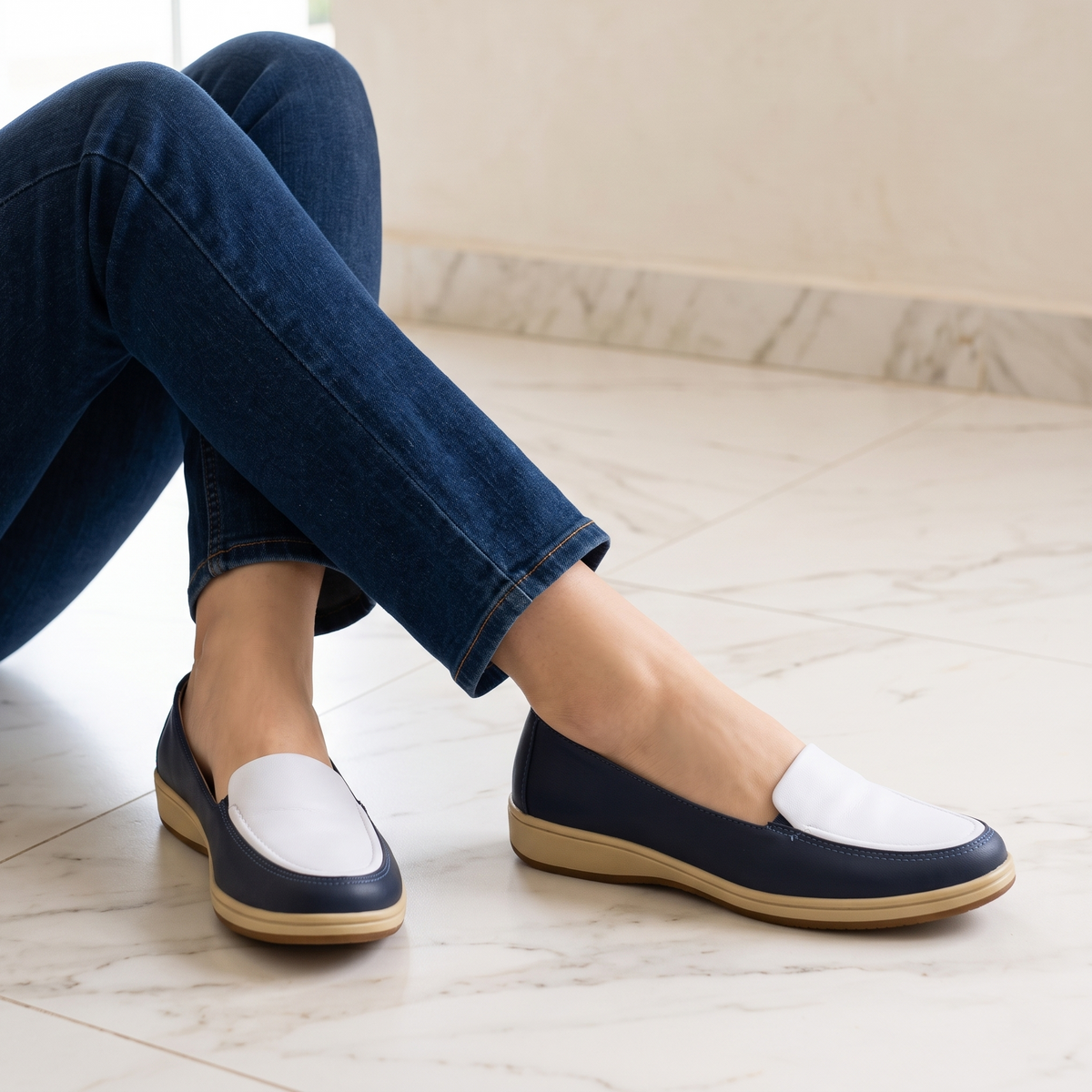 Mocasines Bicolor de Punta Redonda — Modelo Margarita
