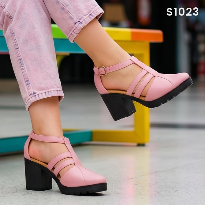Sandalias Cerradas con Tres Fajas y Plataforma — Modelo Belen