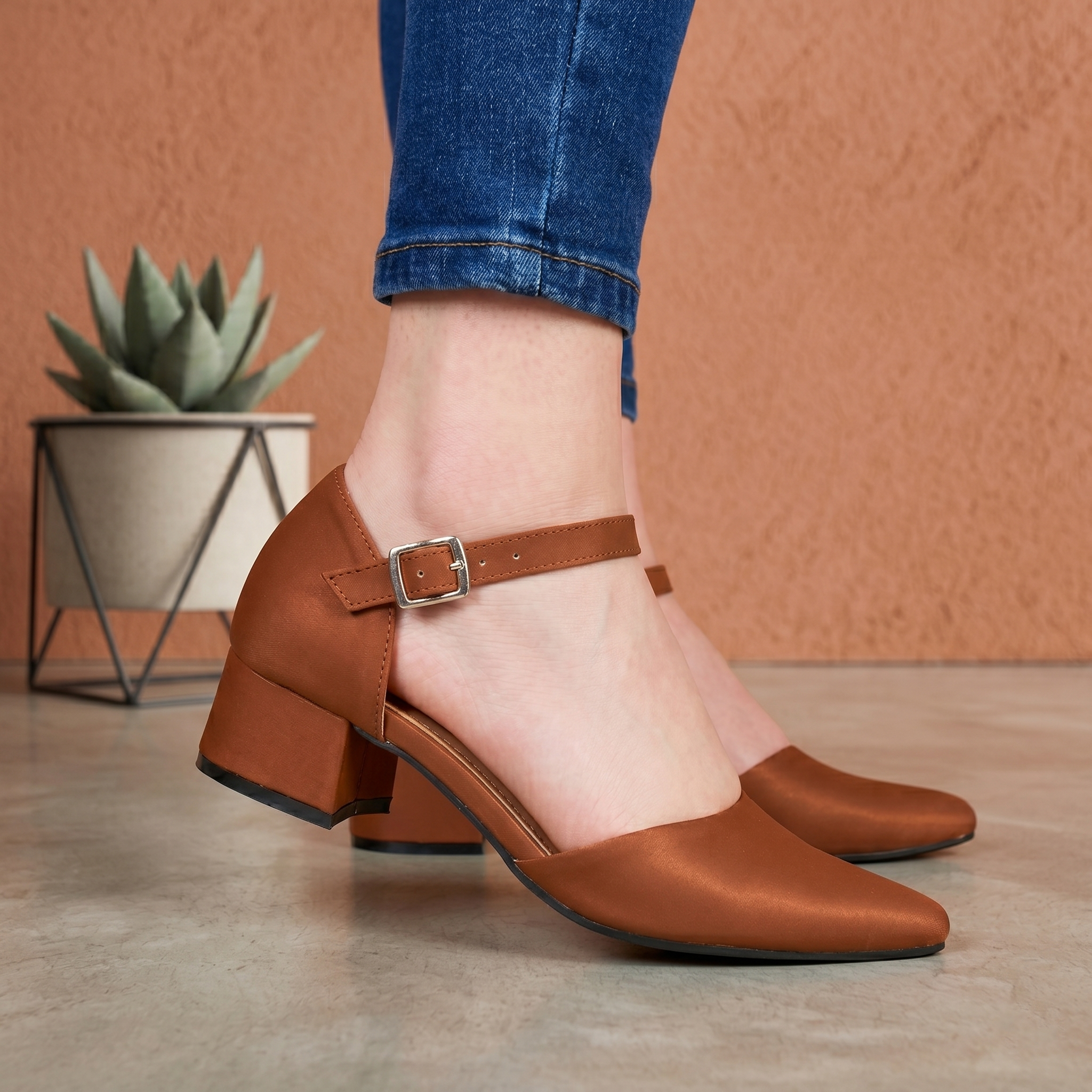 Zapatos de Tacón Cuadrado con Hebilla — Modelo Ciara