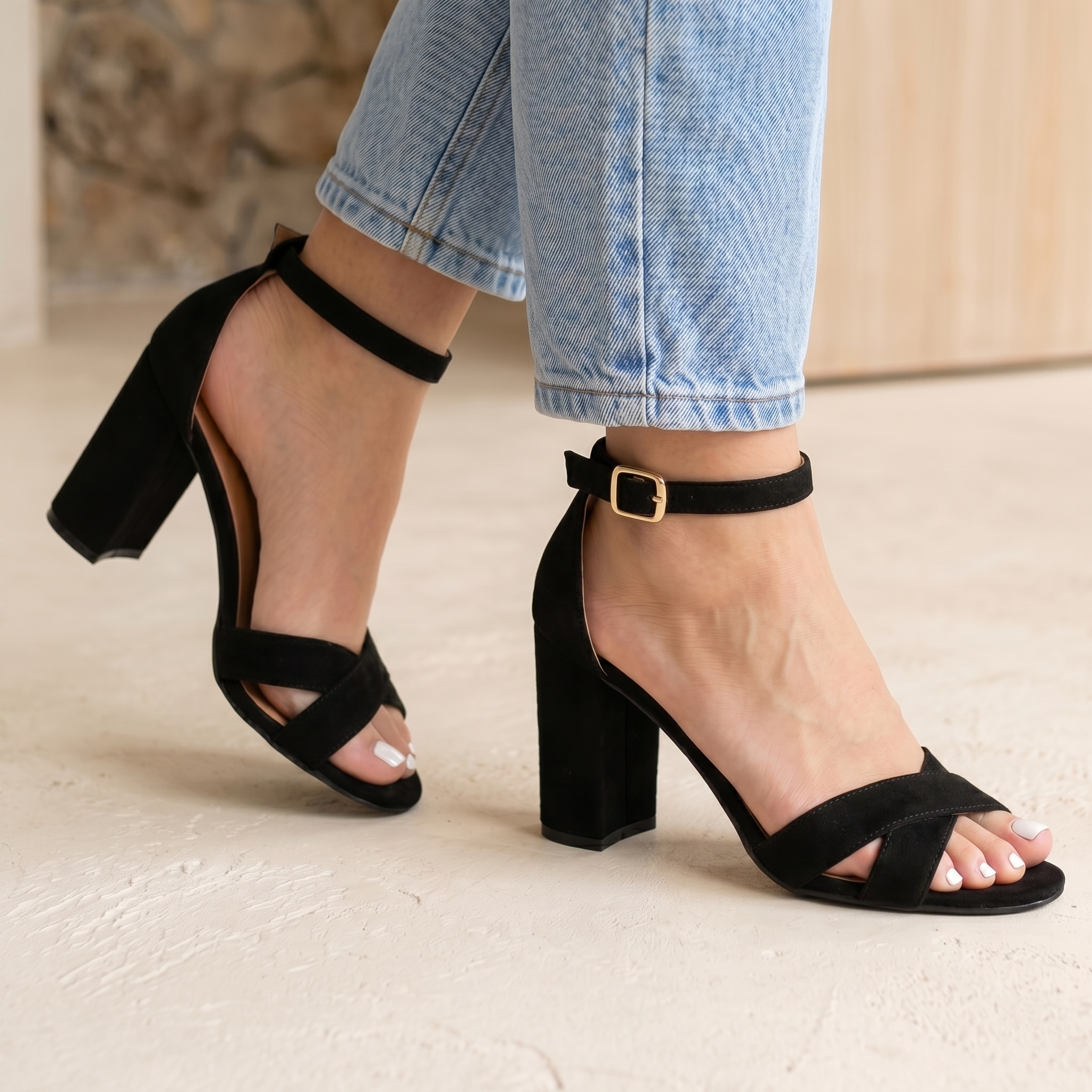 Sandalias de Gamuza Tacón Grueso — Modelo Clara Luz