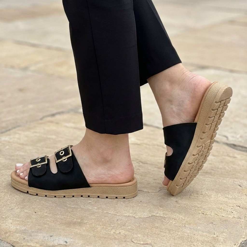 Sandalias Planas con Doble Hebilla — Modelo Xenia